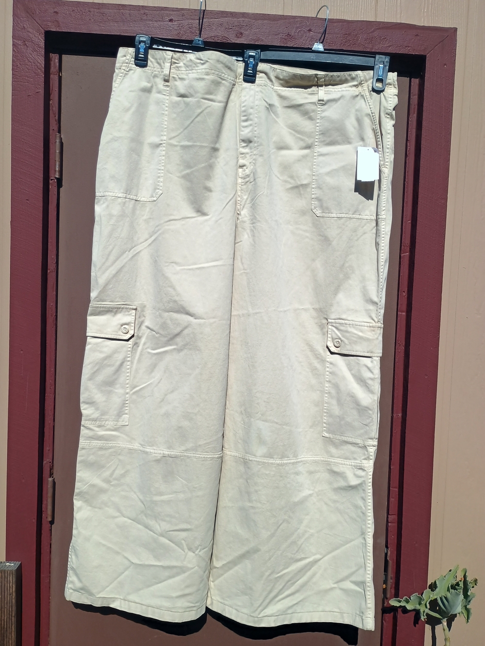 bp Plus Size Cream Wide-Leg Cargo Pants - Picture 1 of 9